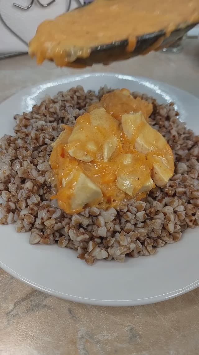 Курица в сметанно-томатном соусе