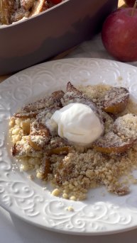 Хрустящая посыпка, запеченые яблоки с ноткой корицы. Яблочный крамбл-идеальный десерт.