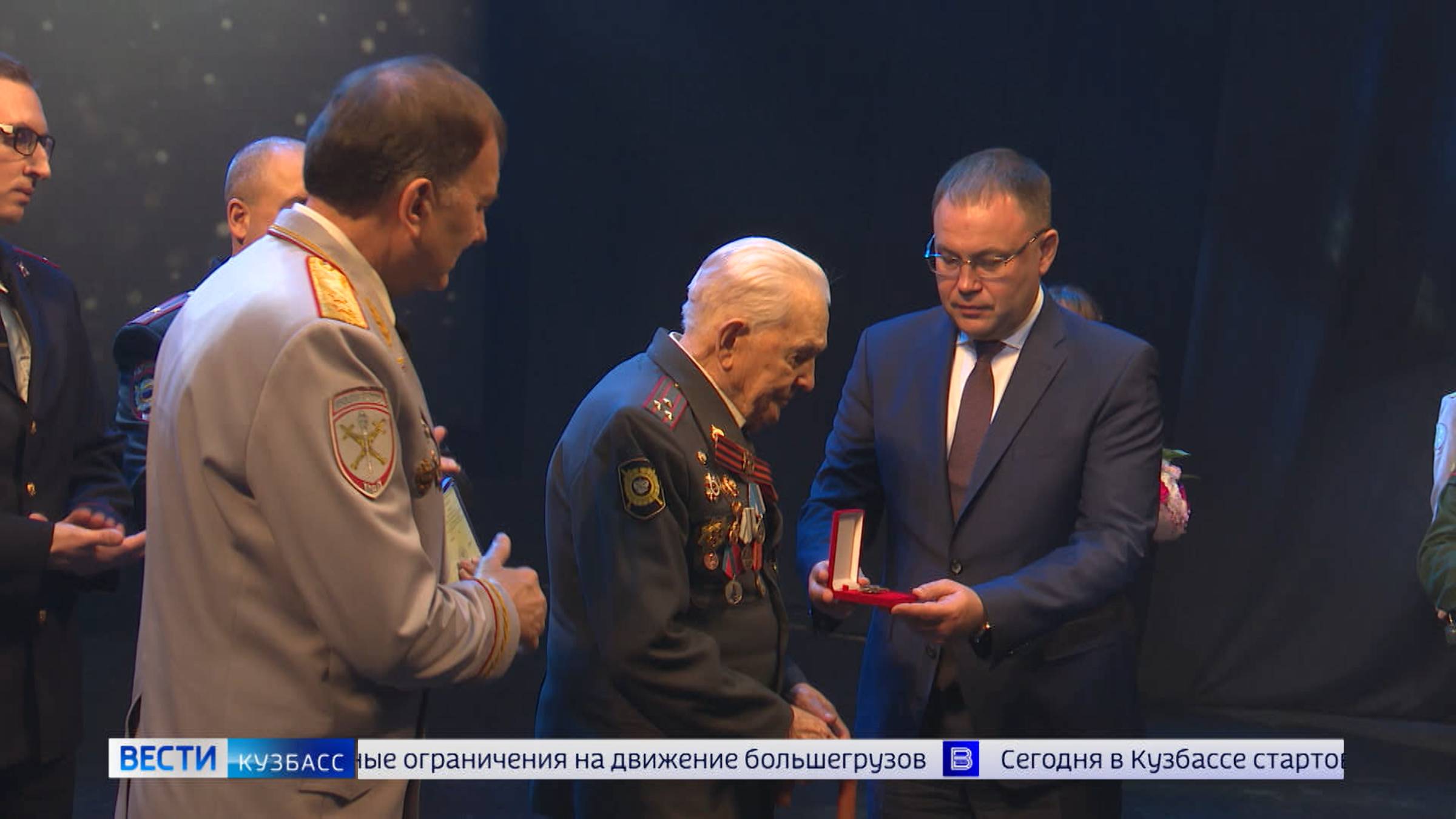 Илья Середюк поздравил сотрудников полиции Кузбасса с профессиональным праздником