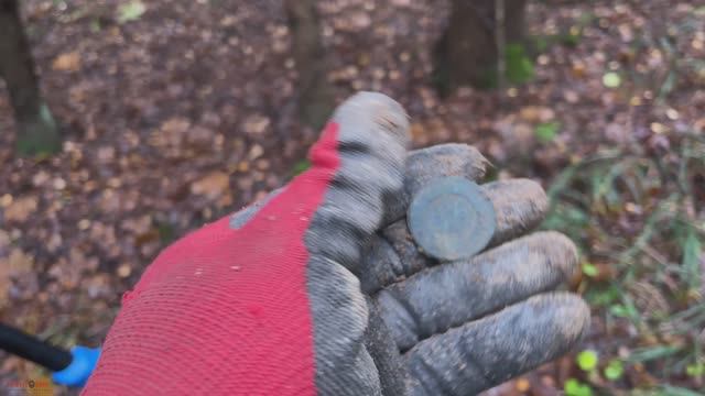 Нашел большой крест в лесу