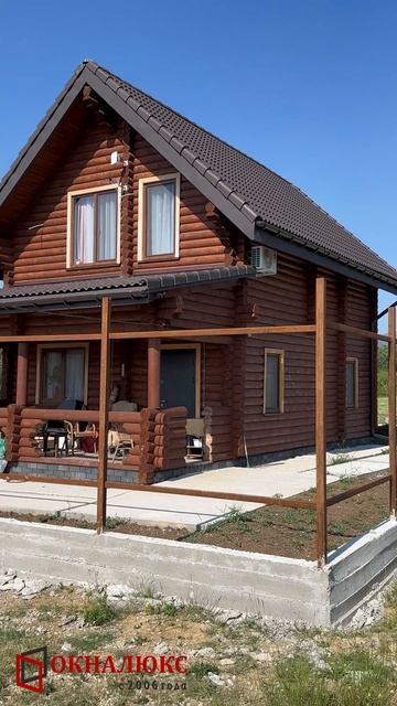 Окна в цвете темный дуб в массе установленные в деревянном доме. ОКНАЛЮКС Севастополь