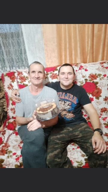 Папа Поздравляю тебя С Праздником! Желаю крепкого здоровья, успехов по жизни! Семейного благополучия