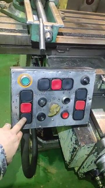 6Т12 Вертикальный фрезерный станок. Видео в работе