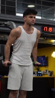 Медленное выполнение упражнения на трицепс