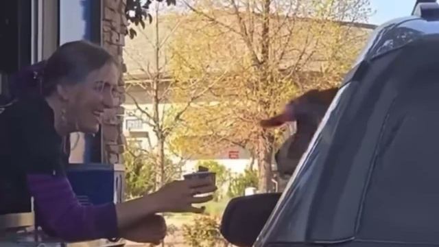 Свой заказ заберу сам, не доверяю хозяину🍦😂