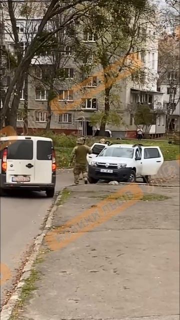 Людоловы оптом поймали сразу двух рабов.