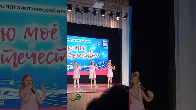 Трио "Лапушки". Полина Грошева, София Голомеева, Кристина Казеева. " Семья"