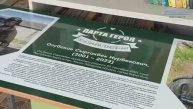 Парта Героя Озубекова Сыргакбека в СОШ № 22 г. Южно-Сахалинска.