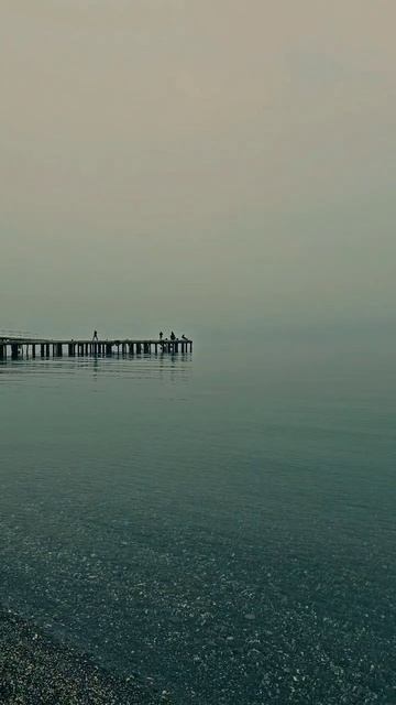 Размытый горизонт сливается с небом