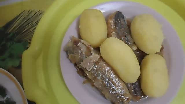 ОБЖОР ЖАРЕНЫЙ ХЕК С ЛУКОМ, ОТВАРНАЯ  КАРТОШКА С УКРОПОМ