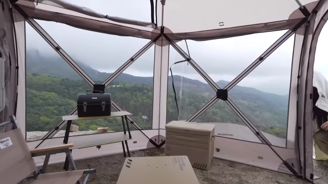 Кемпинг на вершине горы.