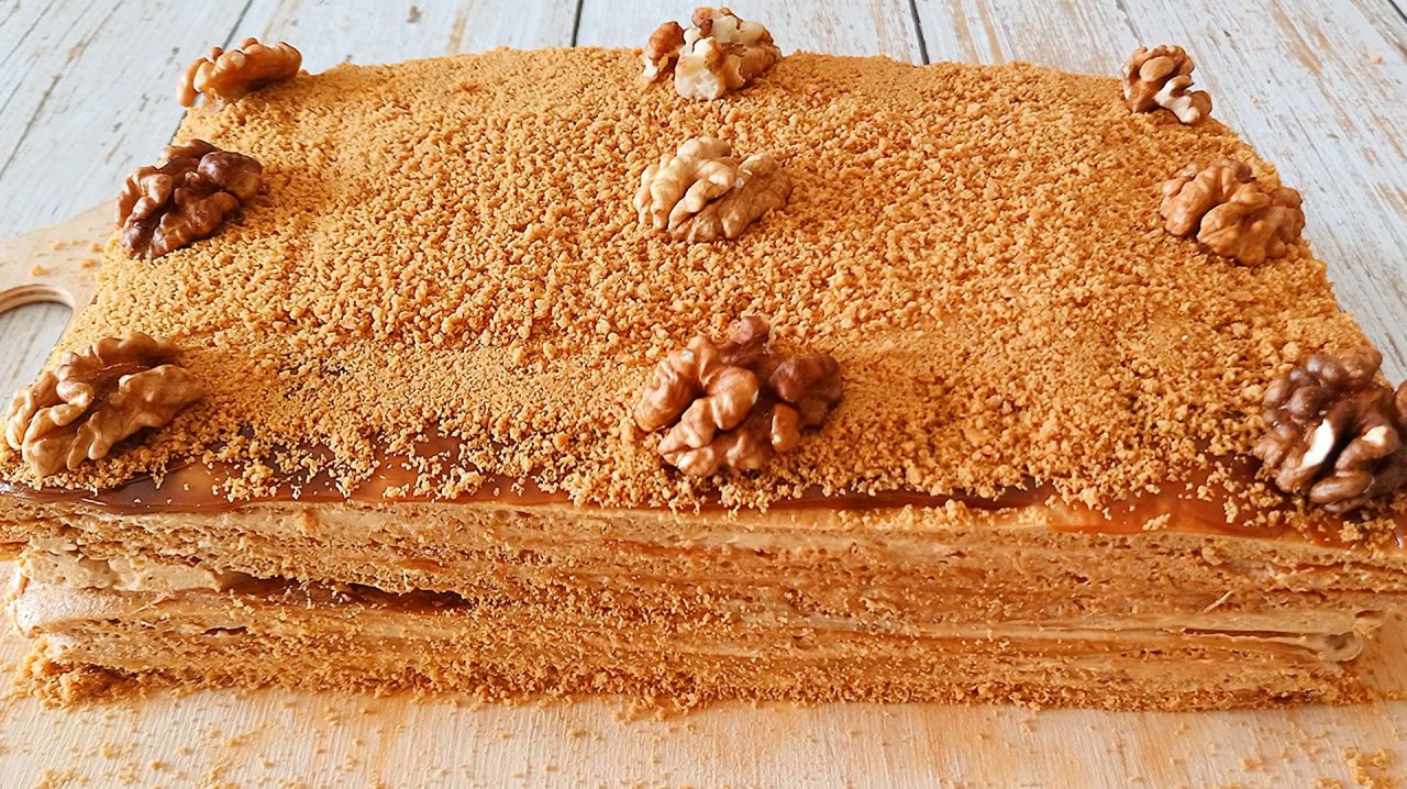 Торт Коровка со вкусом советских конфет на варёной сгущёнке.