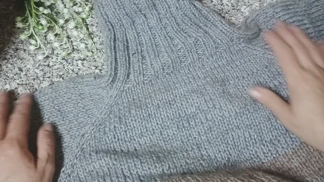 Вяжу свитер для мужа ,регланом сверху /