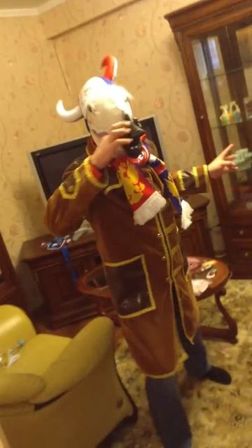 Конь болеет за Демченко.