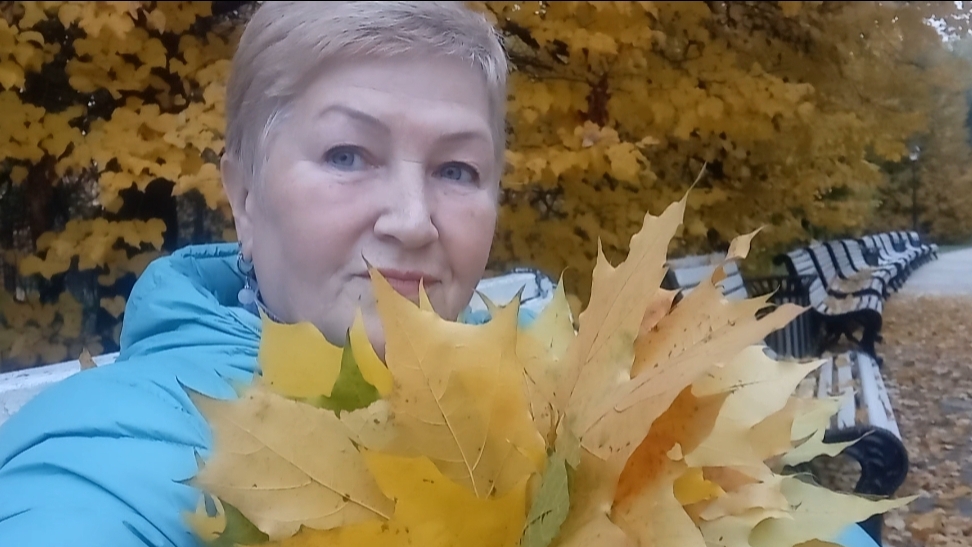 Сама себя лечу и шью наряд. Вернее, учусь шить!