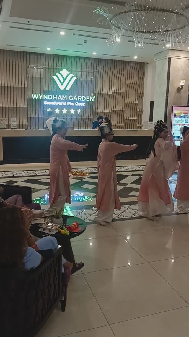 Шоу в отеле виндхам гарден Фукуок 😂