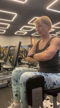 Женская тренировка в зале