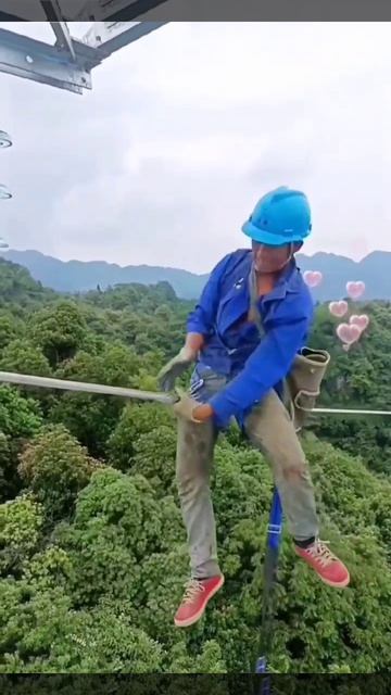 Будничный день высотного электрика