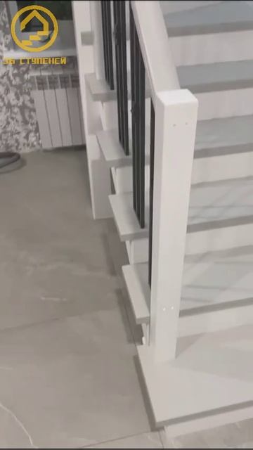 Лестница под ключ с покраской в два цвета