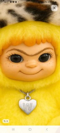 показывают трендовые вещи которые были трендовые сейчас и раньше