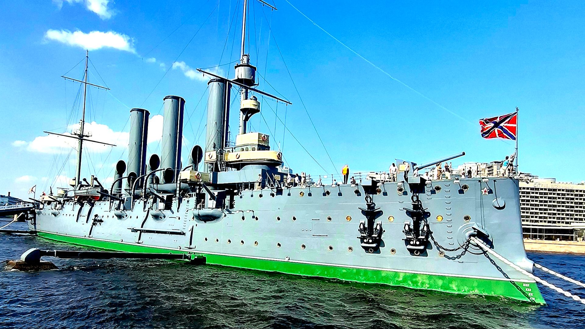 Крейсер Аврора. Его я видел только в книжках.