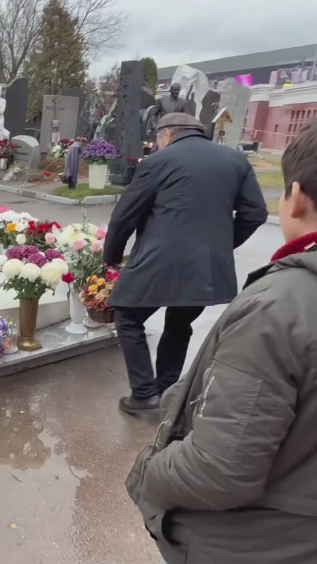 Могила Людмилы Гурченко в юбилейный день рождения артистки . 90 лет . 12 .11. 2025 г. Новодевичье