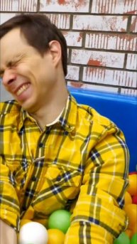 Кто спрятался среди разноцветных шариков? Ищем супергероя! #игрушки #длядетей #супергерои