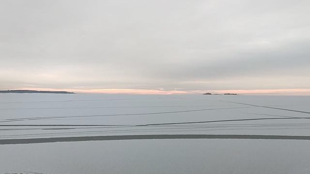 Walking along 😃 the icy 🥶 beach of Ob sea with my friend from Panama, talking English. Great view