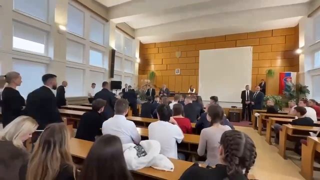 Премьер Словакии Фицо предложил идти воевать в Украину школьникам которые поддерживают Зеленского