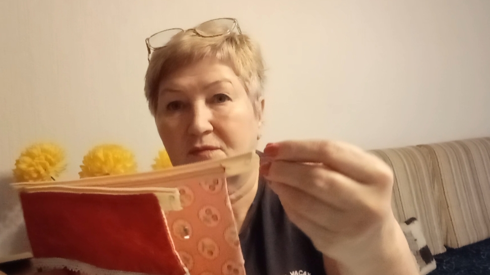 Вся изнервничалась с этой косметичкой. 😩А какую же вышивку мне выбрать? Нужен ваш совет.