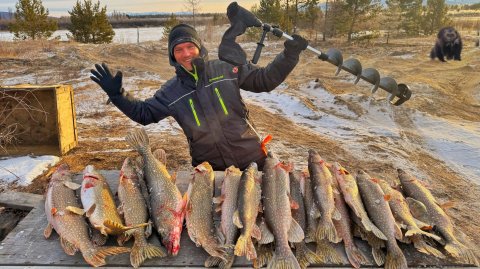 ТУТ РЫБЫ БОЛЬШЕ ЧЕМ ВОДЫ! ПРИШЁЛ ДИКИЙ ЗВЕРЬ К ИЗБЕ! ПЕРВЫЙ ЛЁД В БУРЯТИИ часть 2