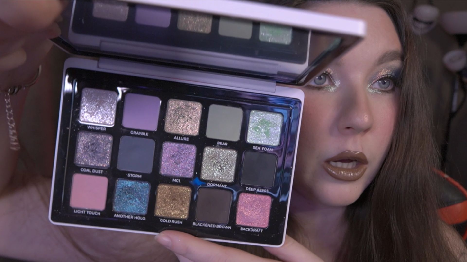 adept emo обзор на красивые сияшки