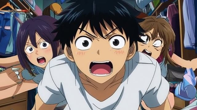 Одежда в шкафу ожила и напала на девочек.