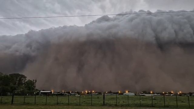 Апокалипсис в Аргентине: страшный супершторм обрушился на город Хенераль Вильегас.
