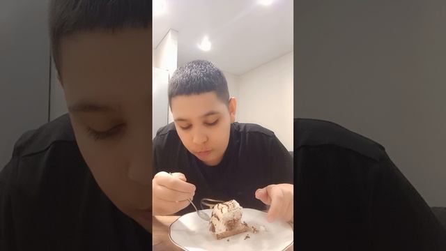 ОТМЕЧАЕМ ДЕНЬ РОЖДЕНИЯ МОЕГО КАНАЛА «FOODGOOD»! КАНАЛУ 1 ГОД! Кушаем Торт «MIREL» Сметанчо (Панчо)!