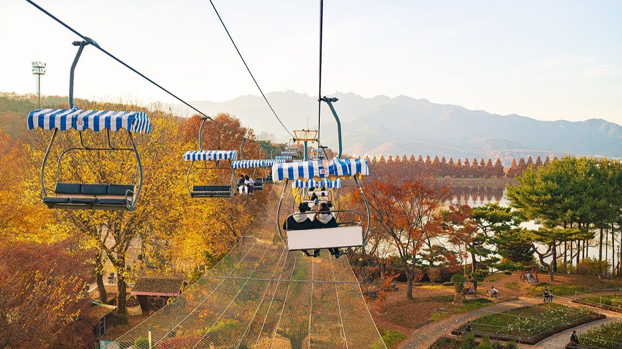 Autumn Sky Lift Ride at Seoul Grand Park| Peaceful Weekend Views from Above