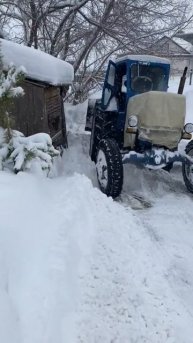 Трактор Т-40 не может выехать.