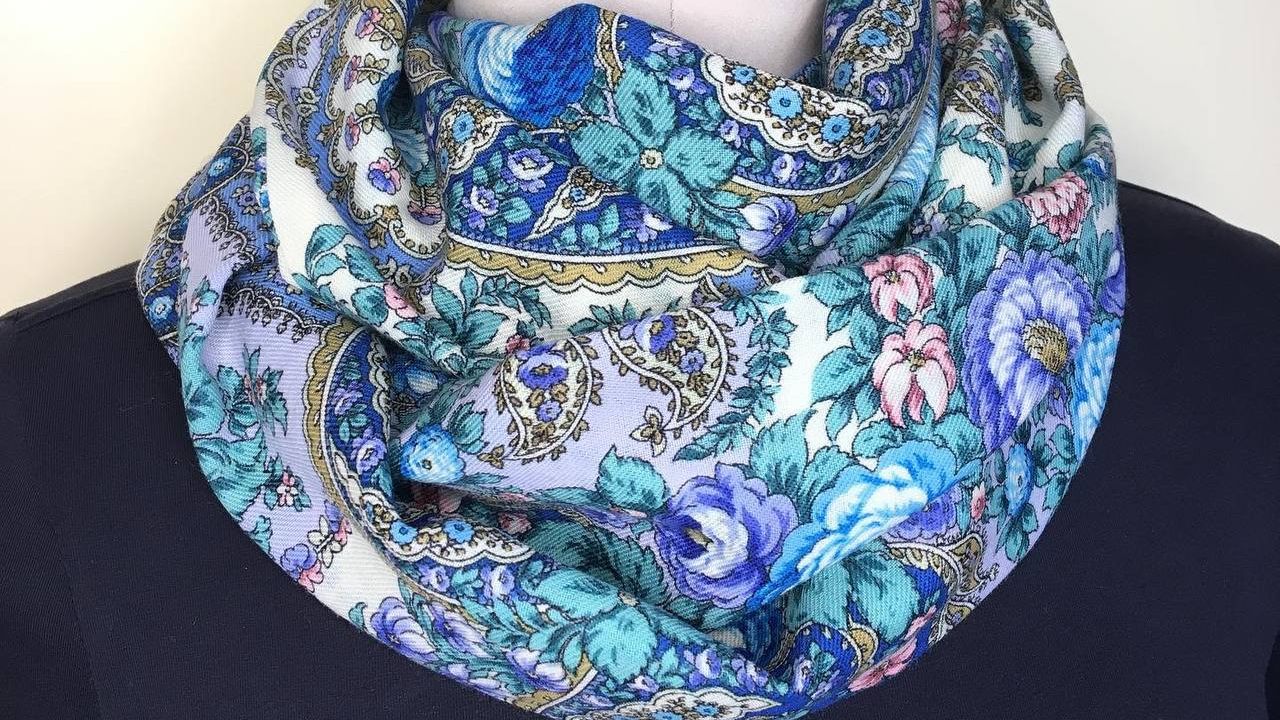 Снуд из павловопосадского платка "Весенний ручеёк".