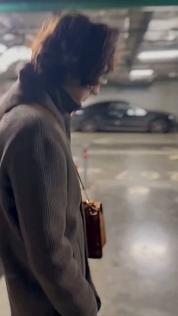 Пётр Григорьевич оделся в школу