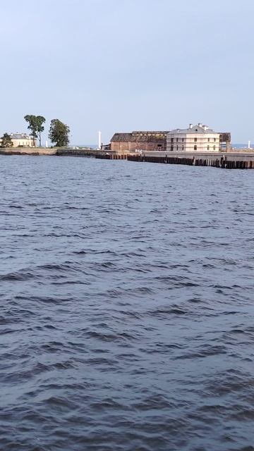 Форт Кроншлот с катамарана