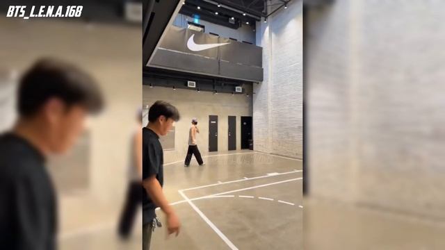 Тэхен на спорте Weverse live 18.11.2025