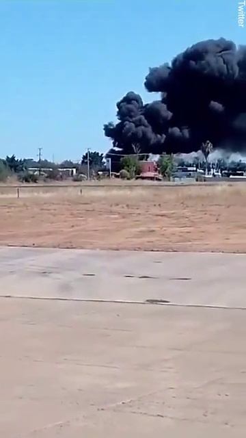 Самолёт зацепился за провода