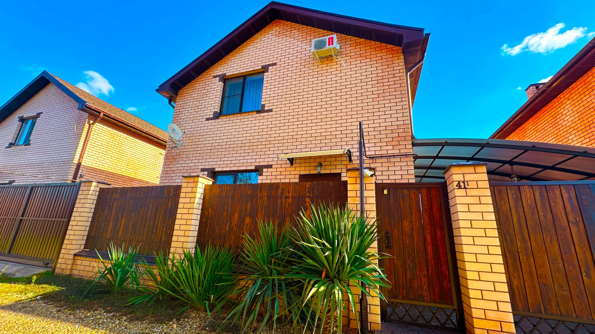 Уютный двухэтажный дом с ремонтом и ухоженным участком в Краснодаре