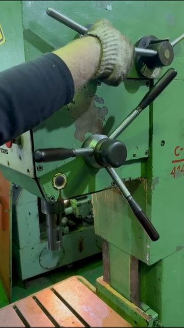 2г125 Вертикальный сверлильный станок из НИИ. Видео в работе