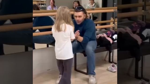 Передает ежика: видео с дочерью Анастасии Заворотнюк умилило пользователей Сети