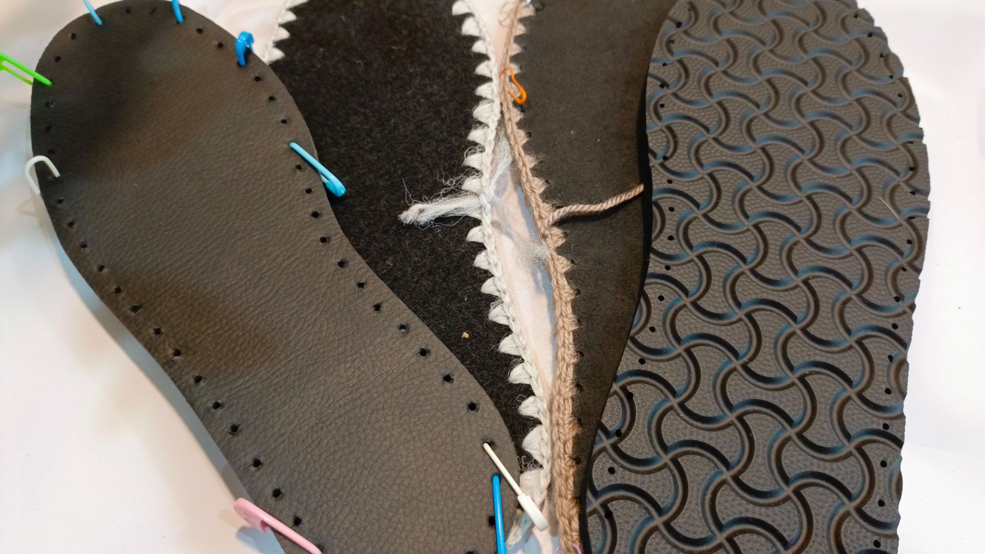 Обзор подошвы для вязаных тапочек .