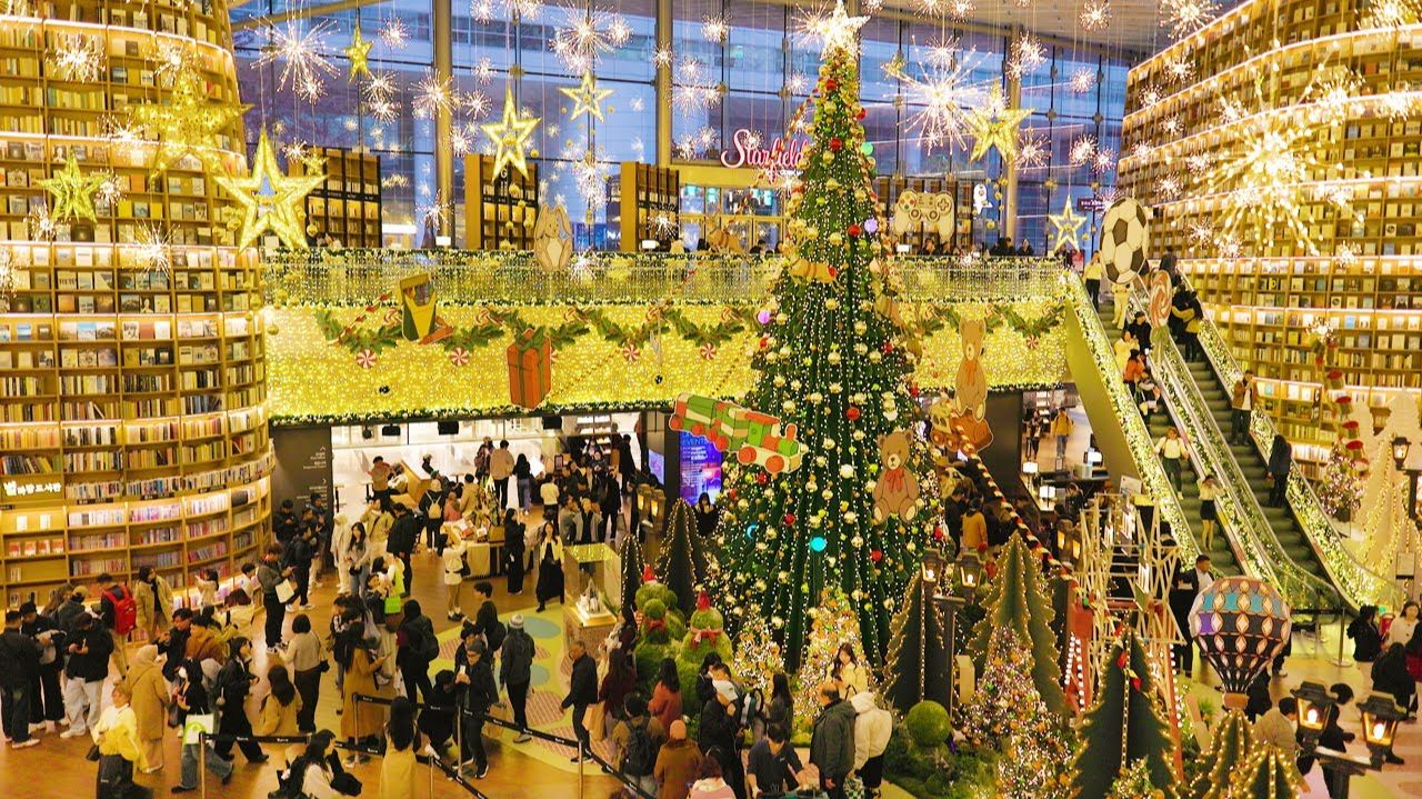 역대급 크리스마스 트리에 외국인들의 탄성! 코엑스 별마당 도서관 크리스마스 장식, 서울여행워커.