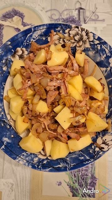 КАРТОШЕЧКА, ЗАПЕЧЁННАЯ С КОПЧЁНОСТЯМИ