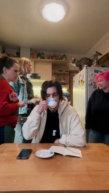 Ругань на кухне #sora #ии #funny #угар #мем #юмор #кухня #ссора #чай