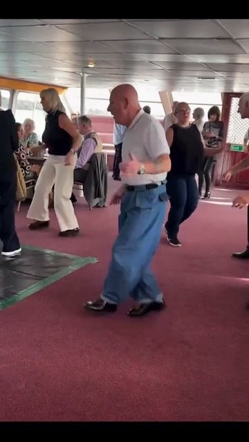 Блудунишка...  Пенсия жжжёт... #пенсионеры #танцы #танцоры #пенсия #dance #бабник #ловелас #блудун